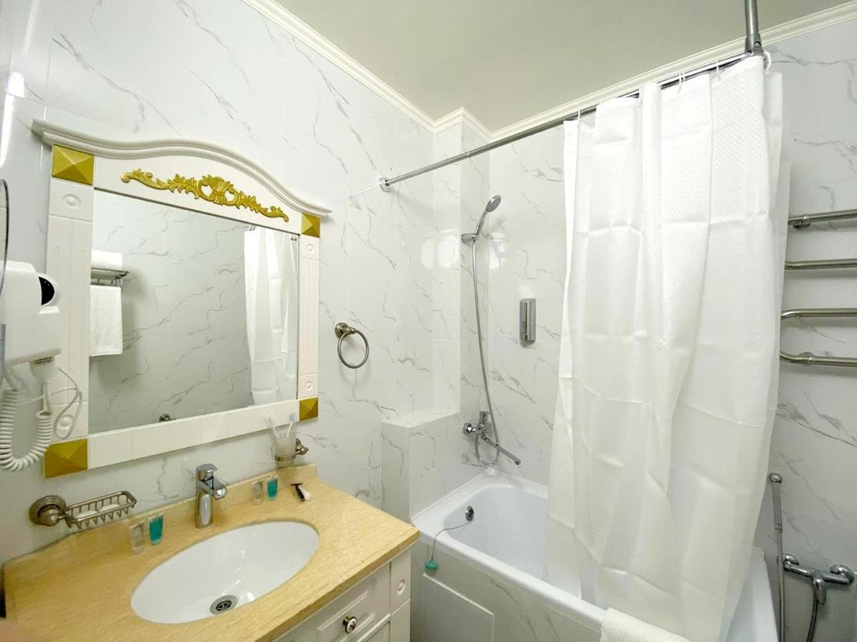 Gold Boutique Hotel Almaty Exterior photo